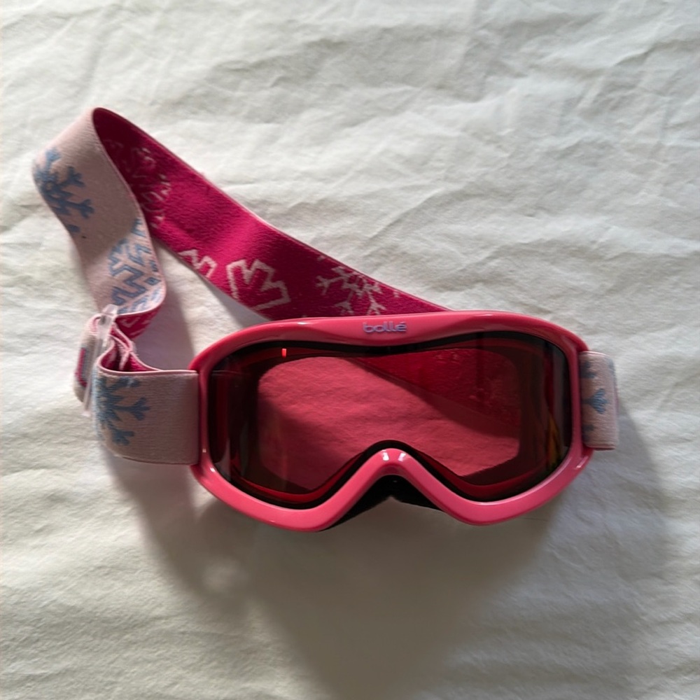 Bolle ski goggles for girls used once